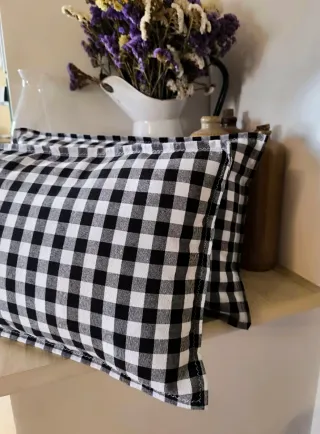 Cuscino a quadri bianco e nero stile Zara Home