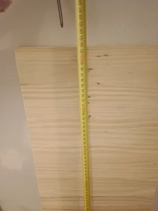 Estantería de madera natural