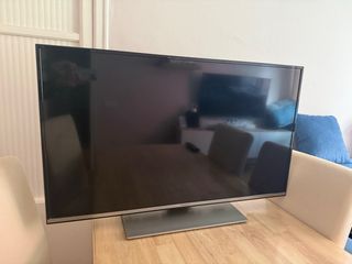 Televisor Panasonic 43 Negro y Plata