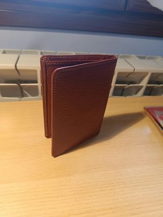 Cartera de cuero marrón