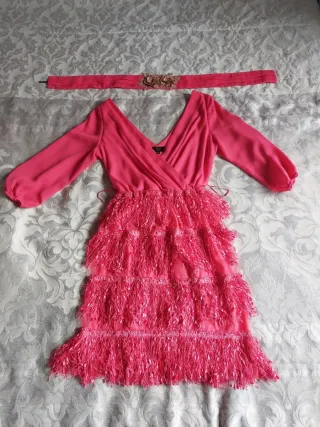 Vestido rojo con flecos y flores