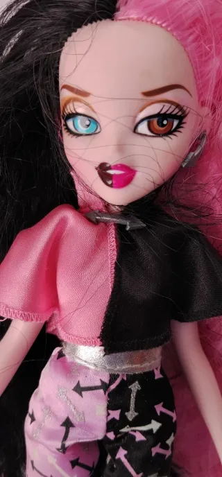 Muñeca pelo bicolor rosa y negro