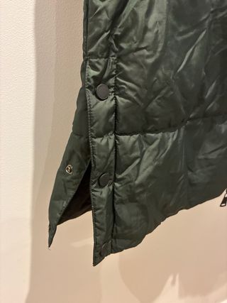 Abrigo reversible ,sin mangas . TINTORETTO verde