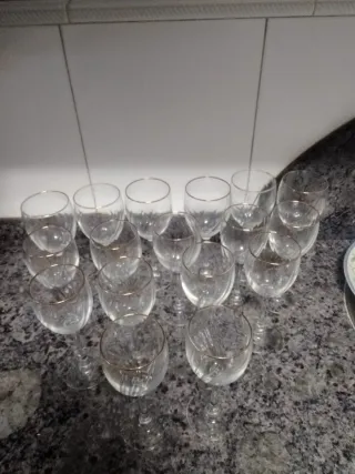 Copas de cristal con borde dorado
