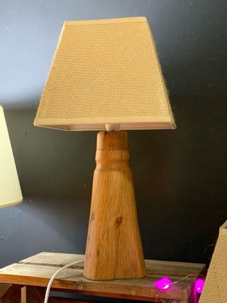 Lámpara rústica y artesanal de madera de carrasca