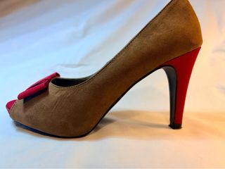 Zapatos tacón ante marrón lazo rojo talla 37