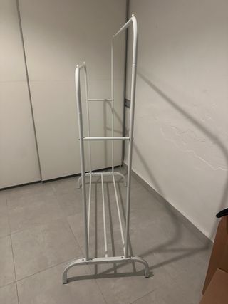 Burro para ropa de metal blanco