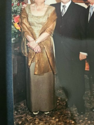 Traje de fiesta verde oliva