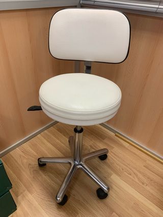 Silla de oficina giratoria con respaldo