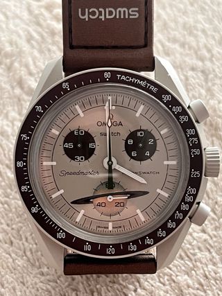 Reloj Omega x Swatch Misión Saturno Marrón