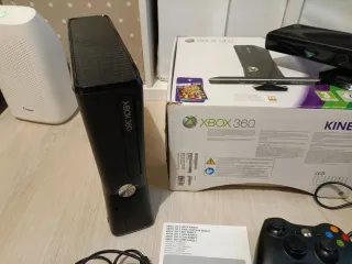 Xbox 360 Kinect + 2 Mandos + Giochi