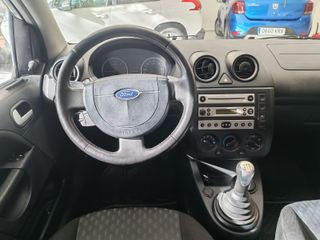 Ford Fiesta 2005 tan solo 118000 kilometros