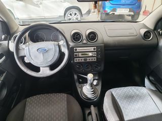 Ford Fiesta 2005 tan solo 118000 kilometros