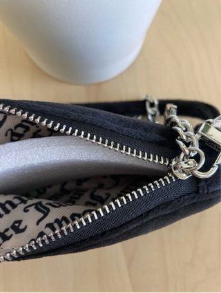 Pochette Juicy Couture nera con catena