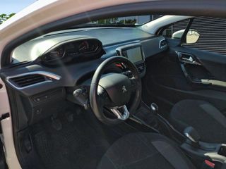 Peugeot 2008 BlueHDi 100 Signature 73 kW (100 CV)