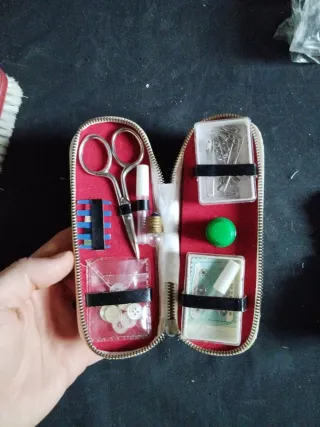 3 neceseres con cepillo coser