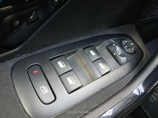 PEUGEOT 208 1.2 PURETECH TECH EDITION