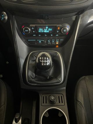 Ford Kuga TITANIUM 2015 (garantia incluida)