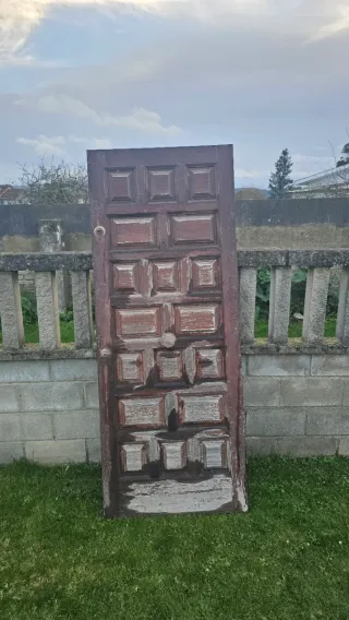 Puerta de entrada casa/principal de castaño