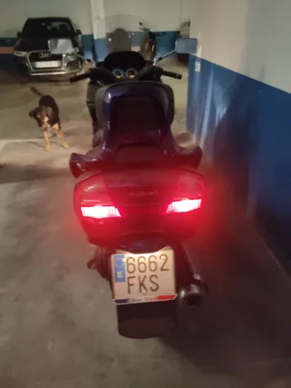 Suzuki 250cc Maxi Scooter Azul