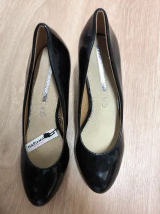 Zapatos de tacón negros charol Maria Mare