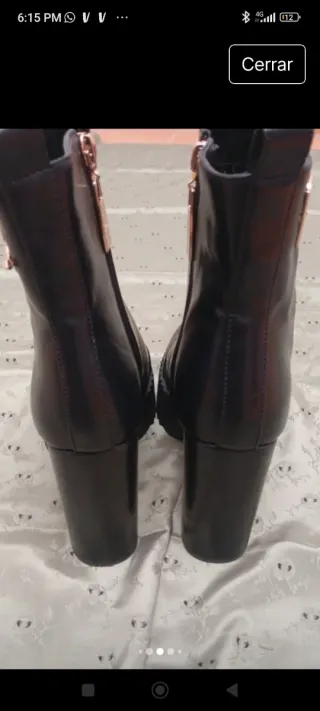 Botines altos negros