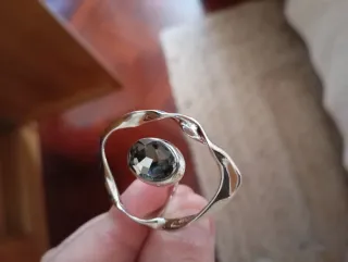 Anillo acero con piedra gris
