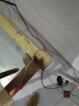 Mesa auxiliar latón y cristal