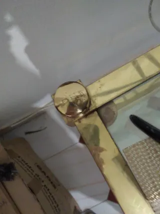 Mesa auxiliar latón y cristal