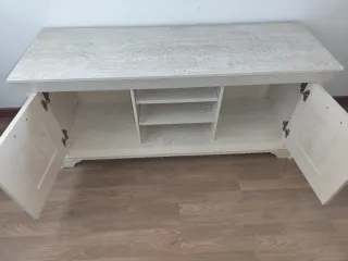 Mueble TV salón blanco roto. 2 puertas laterales.