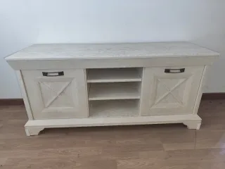 Mueble TV salón blanco roto. 2 puertas laterales.