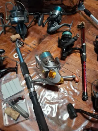 Lote de pesca: carretes, salabre y soporte.TODO