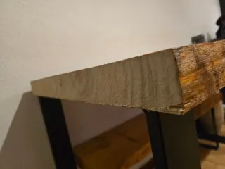 Mesa rústica madera natural con patas metálicas