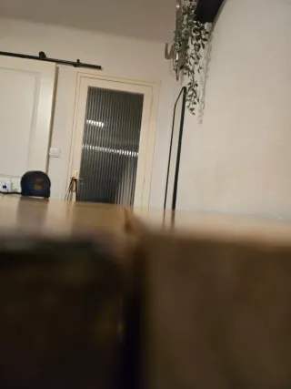 Mesa rústica madera natural con patas metálicas