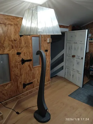 Lámpara de pie moderna