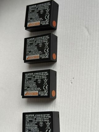 Cargador + 4 baterías Fujifilm NP-W126 Original