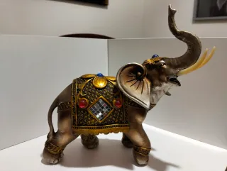 Elefante Decorativo con Incrustaciones