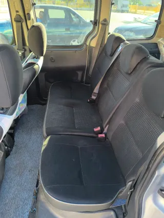 Peugeot Partner 2004 con mueble camper