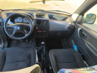 Peugeot Partner 2004 con mueble camper