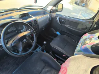 Peugeot Partner 2004 con mueble camper