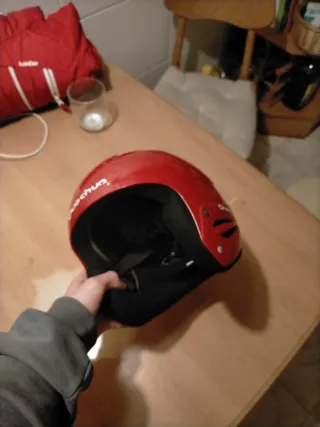 Casco de esquí infantil rojo Quechua. 52-56