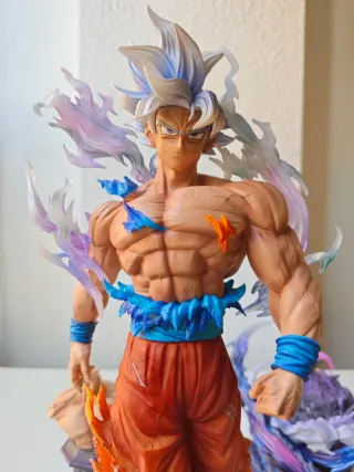 Figura Goku Ultra Instinto 42 cm