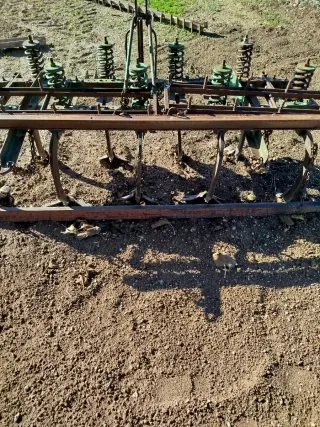 Arado de puntas con resortes