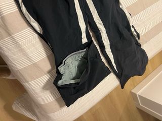 Mono de esquí negro y blanco