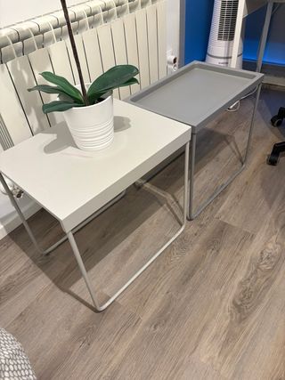 Mesa auxiliar salón gris y blanca Ikea