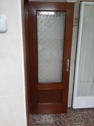 Puerta de madera con cristal tengo barias