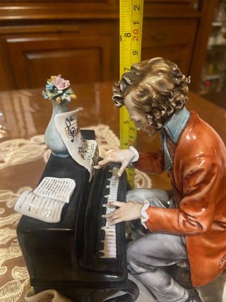 Statua pianista in porcellana Capodimonte