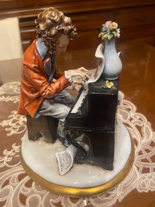 Statua pianista in porcellana Capodimonte