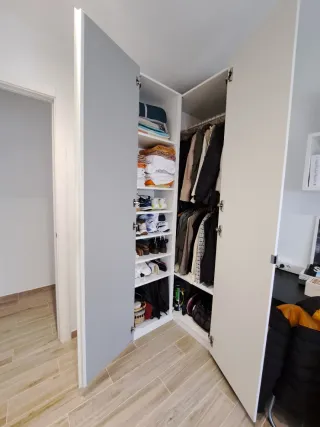 Armario esquinero con espejo