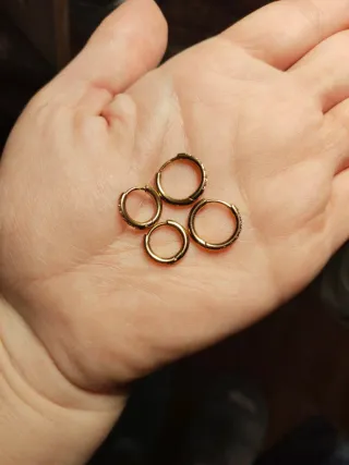 Anillos de acero inoxidable y pendientes